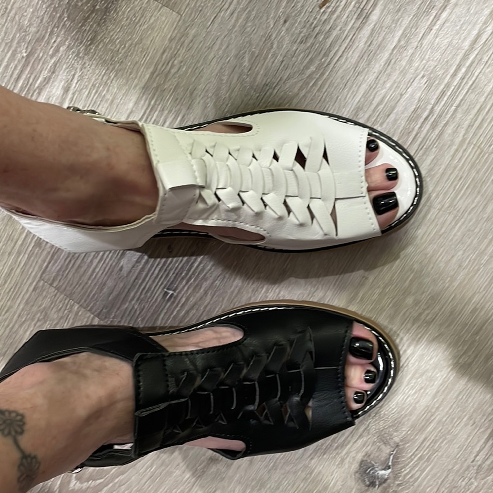 New 2 pairs of comfy orthopedic sandals